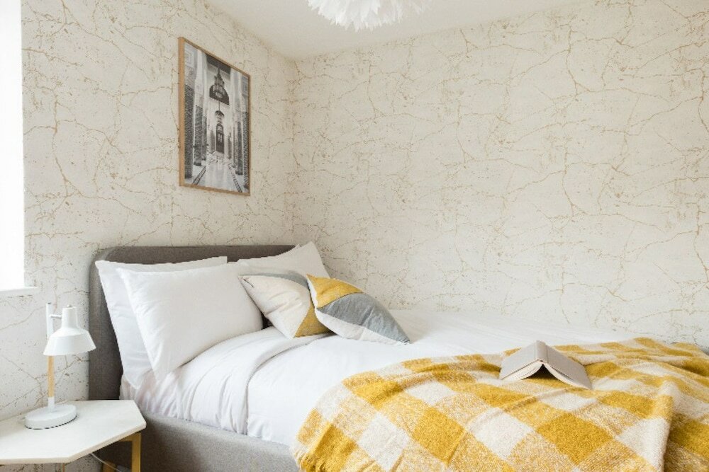 Фото The Century Chalet - Contemporary 2bdr Townhouse with Parking