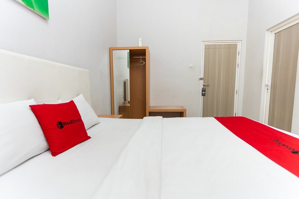 Фото RedDoorz Plus @ Idjen Boulevard Malang