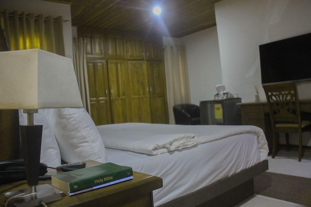 Фото Ponderosa Travel Lodge