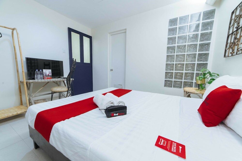 Фото RedDoorz Ledesco Avenue Lapaz Iloilo