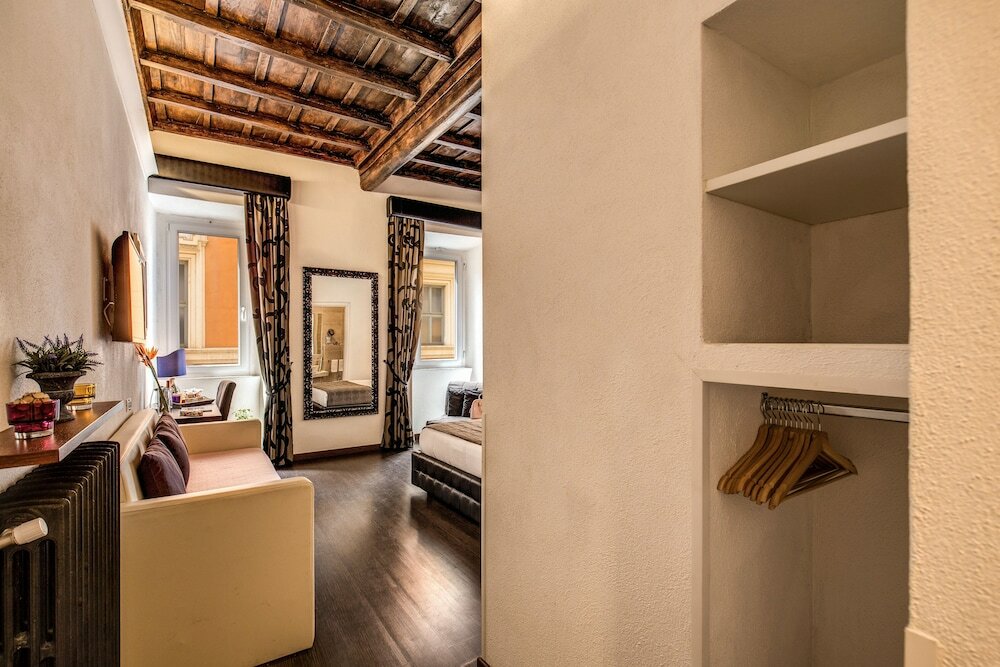 Фото Piazza di Spagna Comfort Rooms