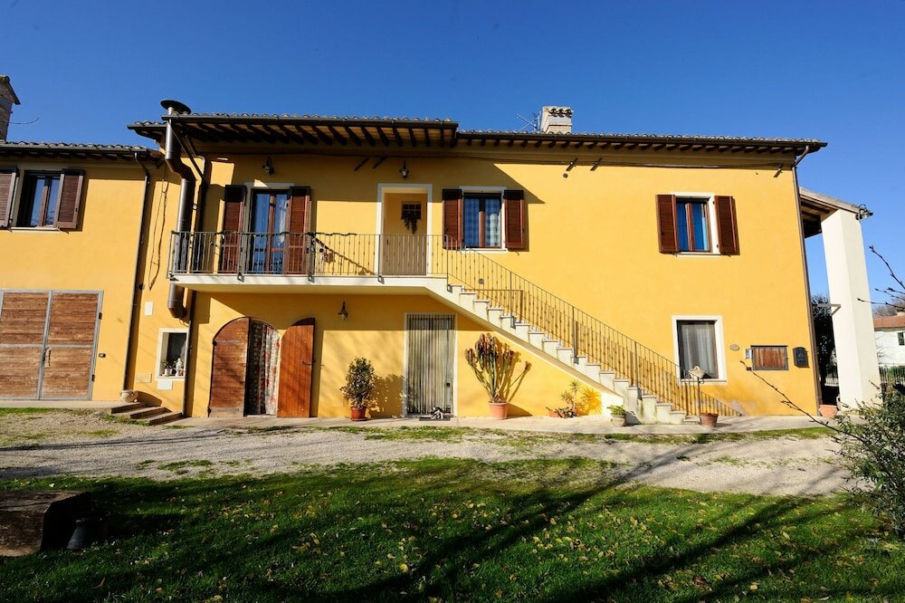 Фото Agriturismo Lustrinu