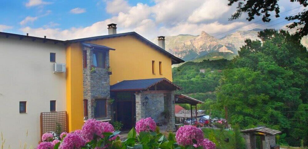 Фото отеля 2