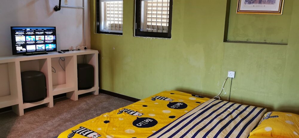 Фото Moustachz Hauze