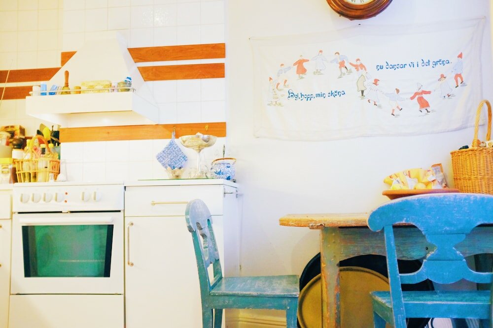 Фото Beautiful, Artistic, Heirloom Apartment