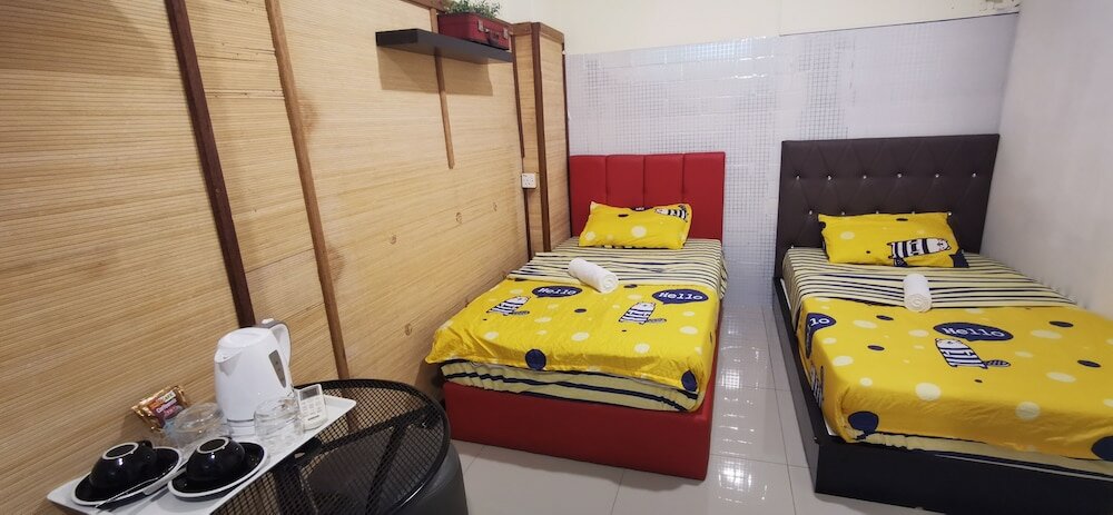 Фото Moustachz Hauze