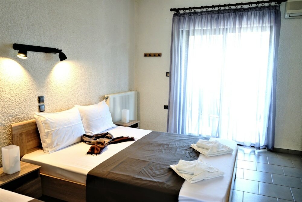 Фото Pension Karvounoskala