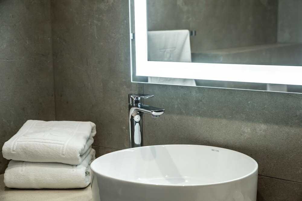 Фото Black Beach Suites