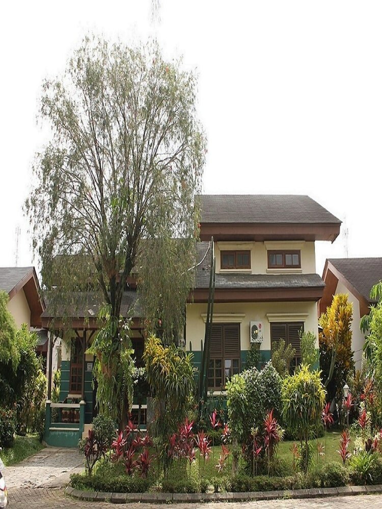 Фото Villa Kota Bunga Seruni