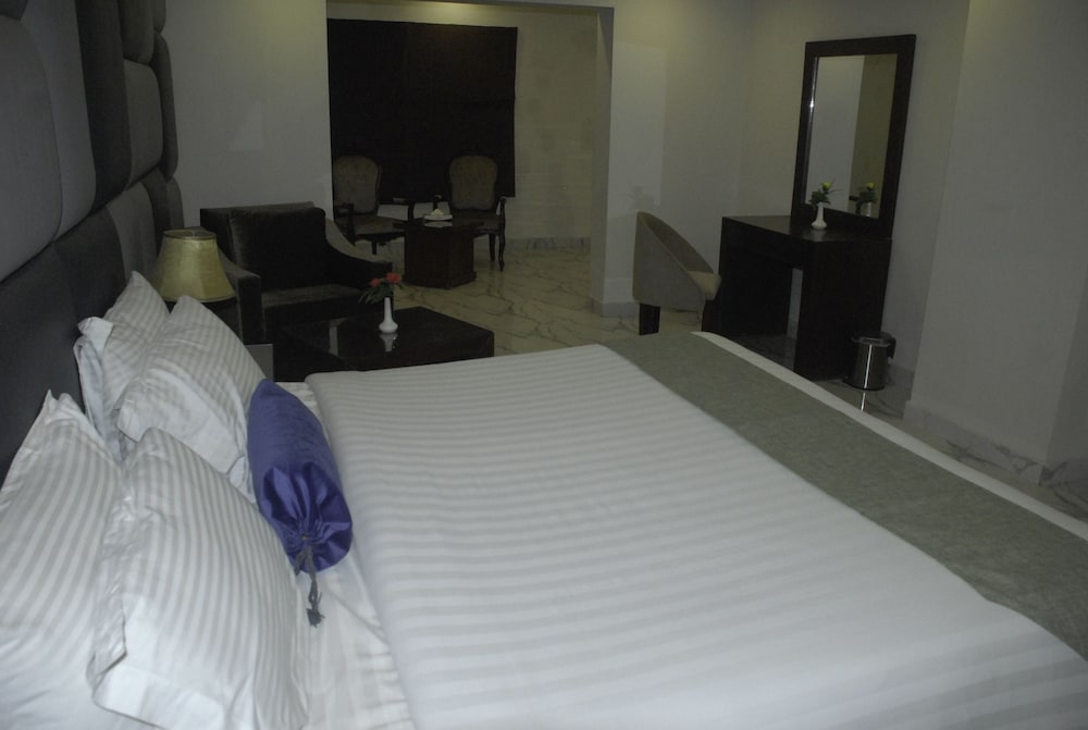 Фото Grand Millennium Hotel