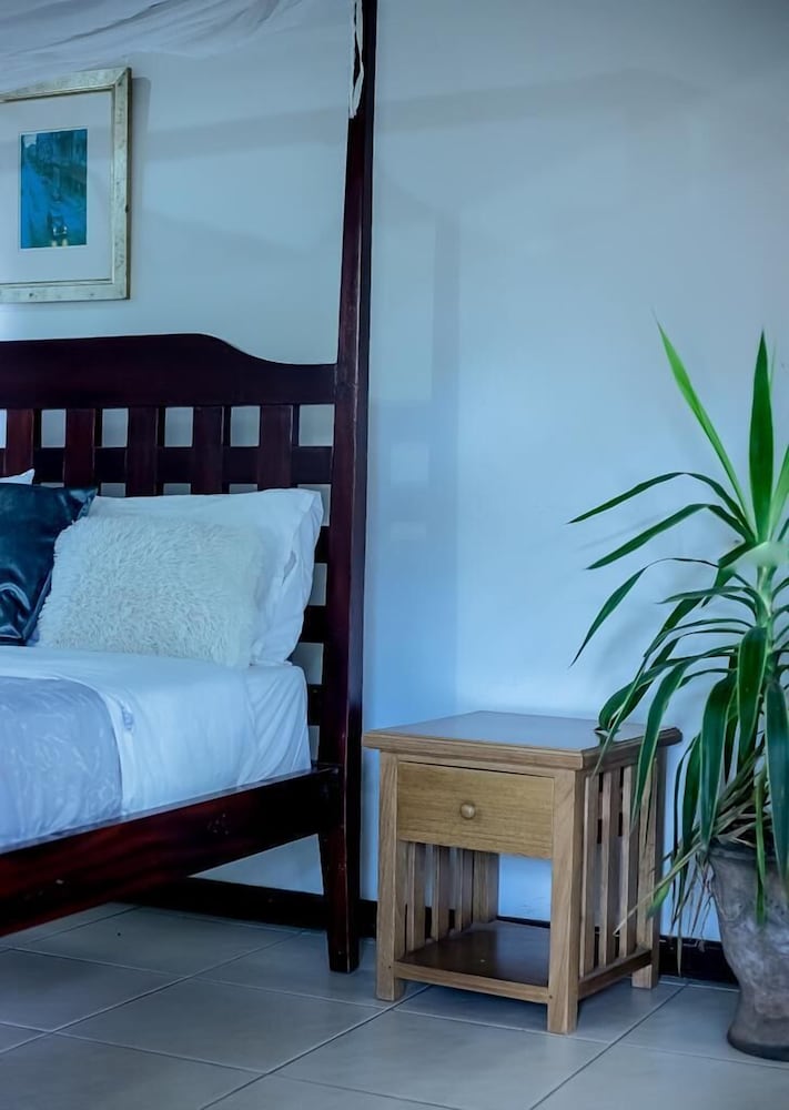 Фото Adlib Executive Lodge