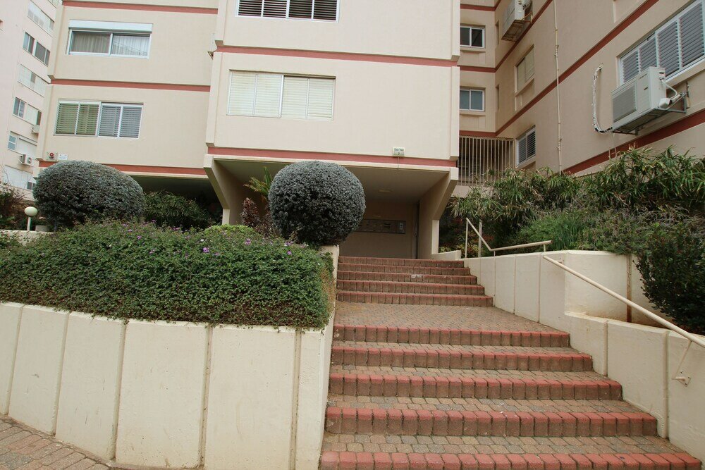 Фото Royal Lea Apartments