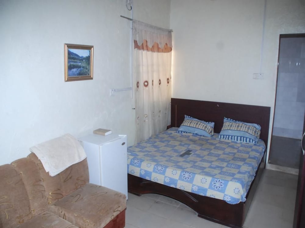 Фото Oyins Holiday Inn Annex