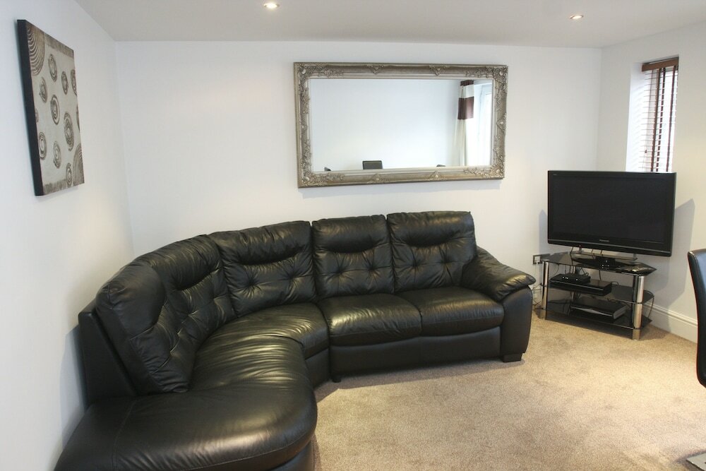 Фото 2 Bed Apt in Chorleywood Near Station