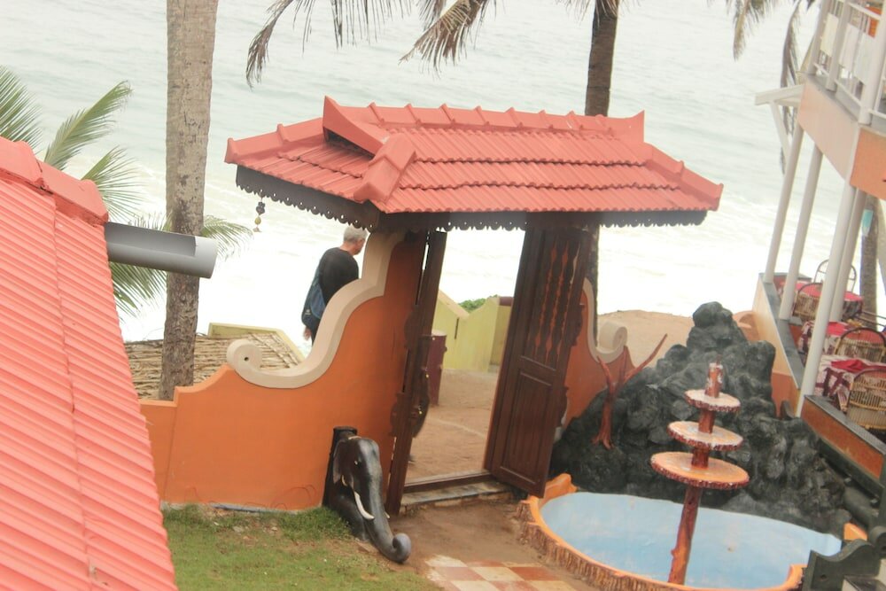 Фото Black Beach Resort