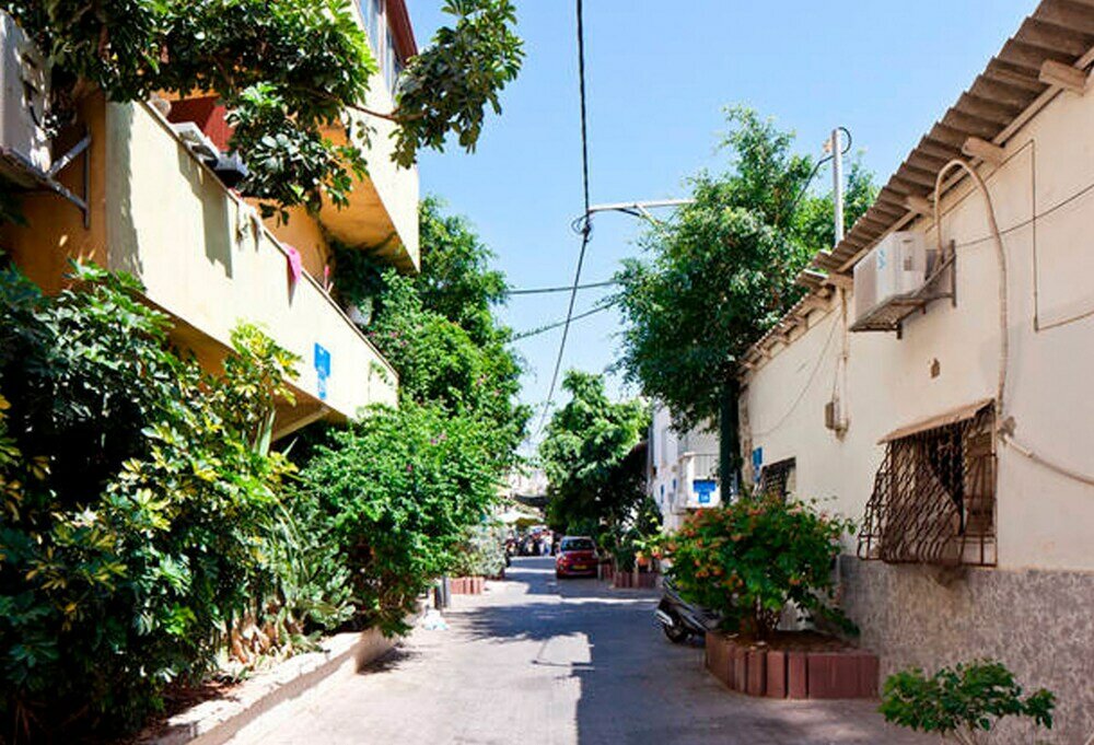 Фото Апартаменты Elegant Duplex with Patio by FeelHome