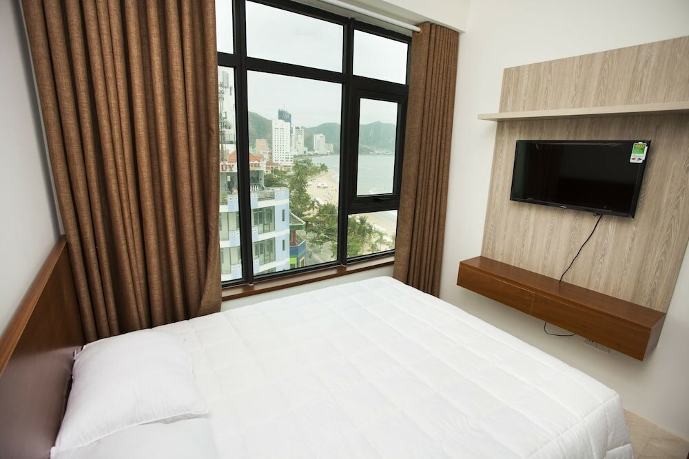 Фото Beach Front Oceanous Apartment