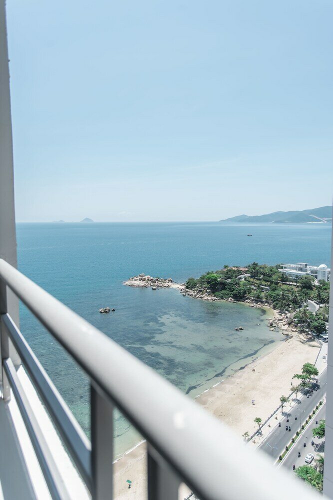 Фото Beach Front Oceanous Apartment
