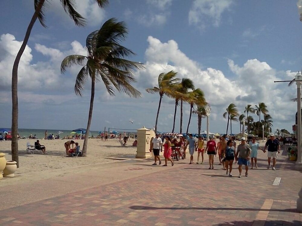 Фото Hollywood Beach Resort -two Bedrooms Sleeps 6