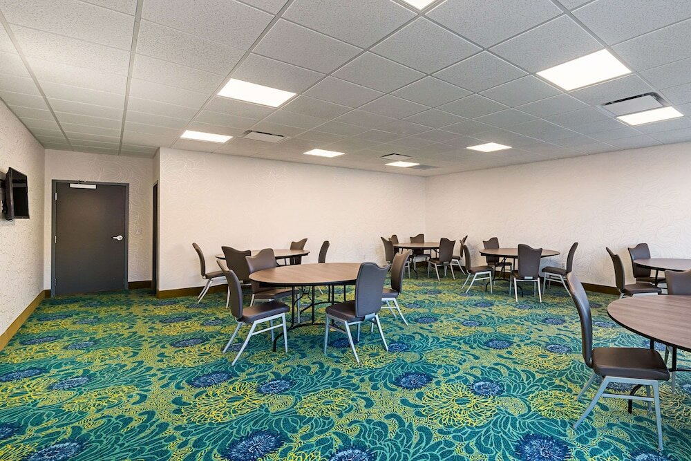 Фото Comfort Inn & Suites Oklahoma City near Bricktown