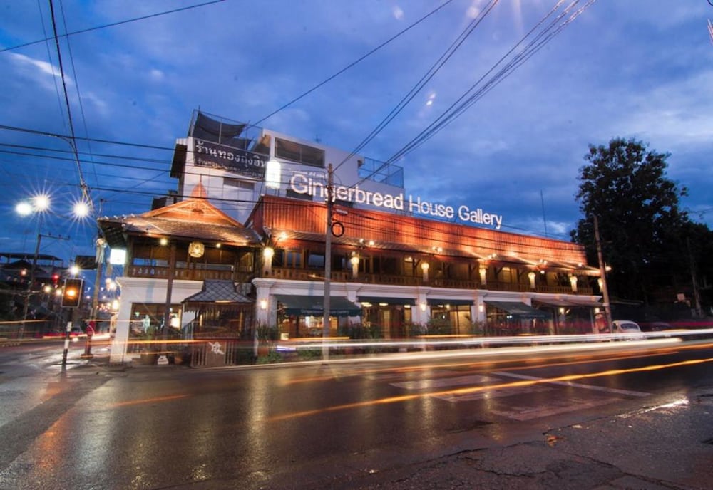 Фото Gingerbread House B&b
