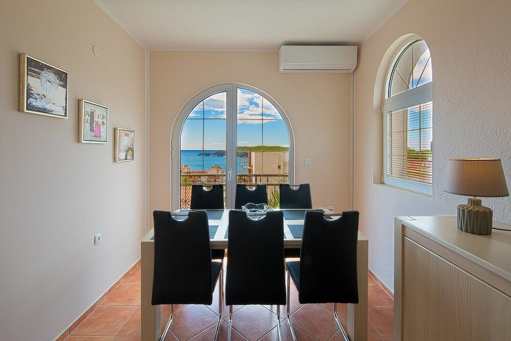 Фото Adriatic Hill Apartments