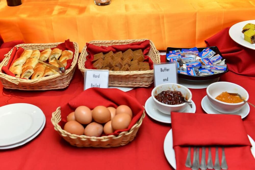 Фото Hotel Shwe Gone Daing