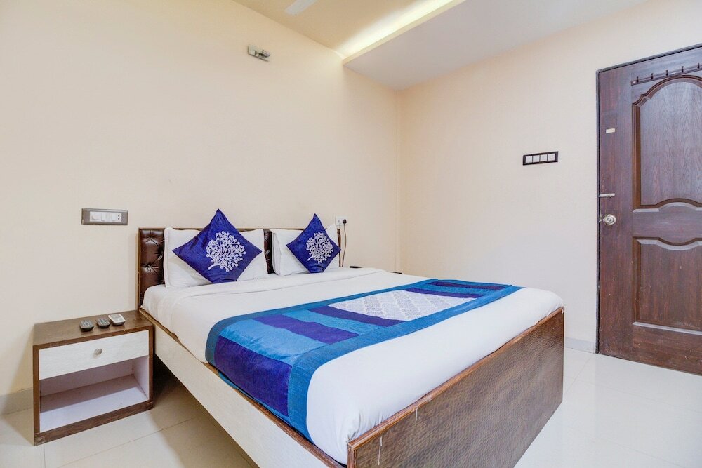 Фото Hotel Girgaon Palace