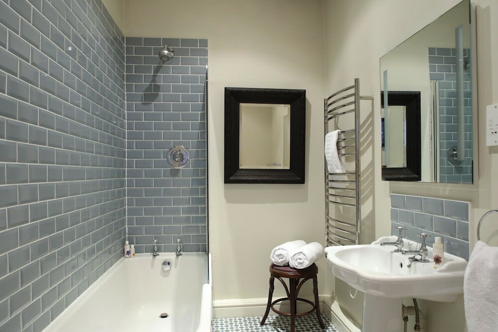 Фото Horse and Groom