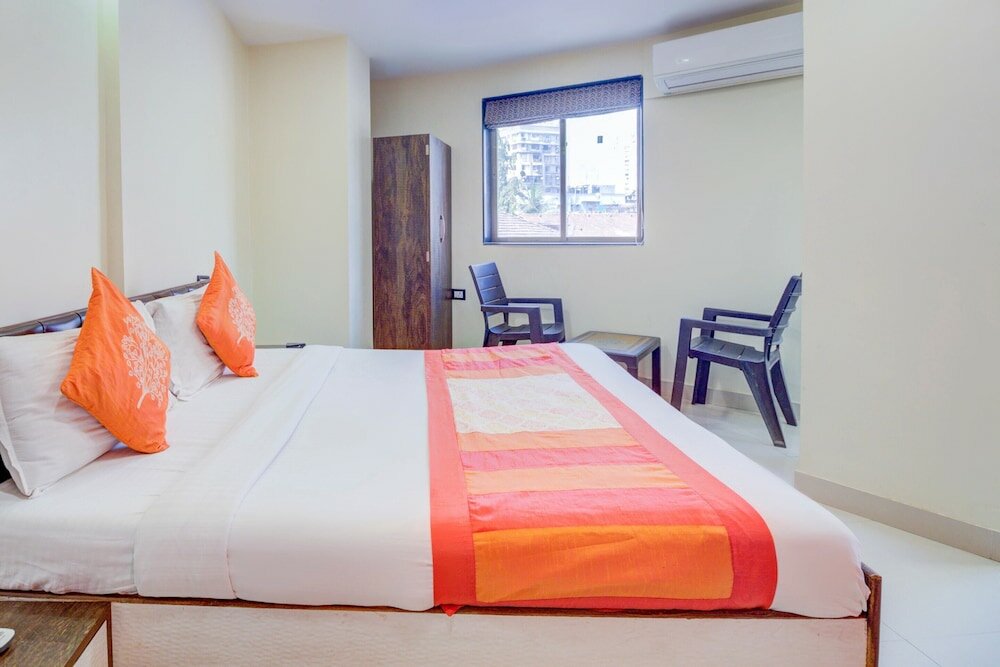 Фото Hotel Girgaon Palace