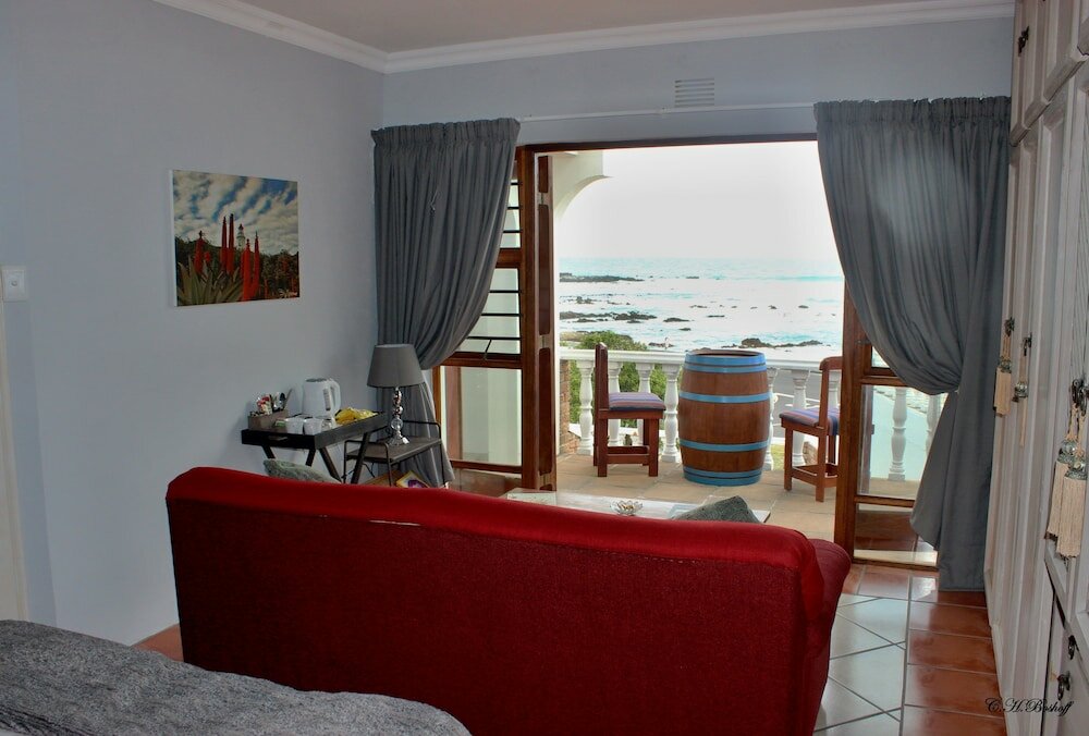 Фото Walkerbay Accommodation