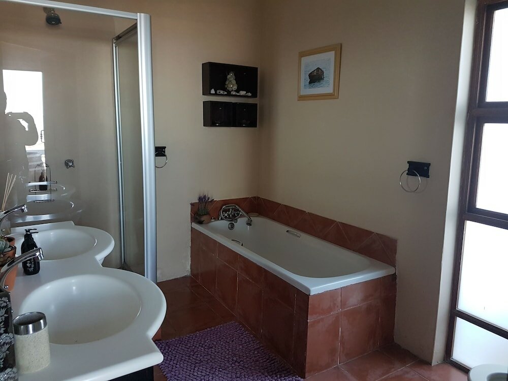 Фото Walkerbay Accommodation