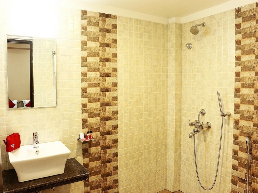 Фото Oyo 1015 Hotel Reliable Inn