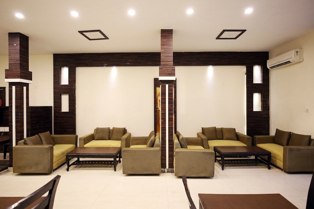 Фото Oyo 1673 Hotel Mm Yellowuds