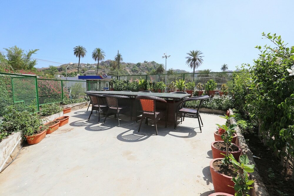 Фото Oyo 8600 Hotel Deepali Executive