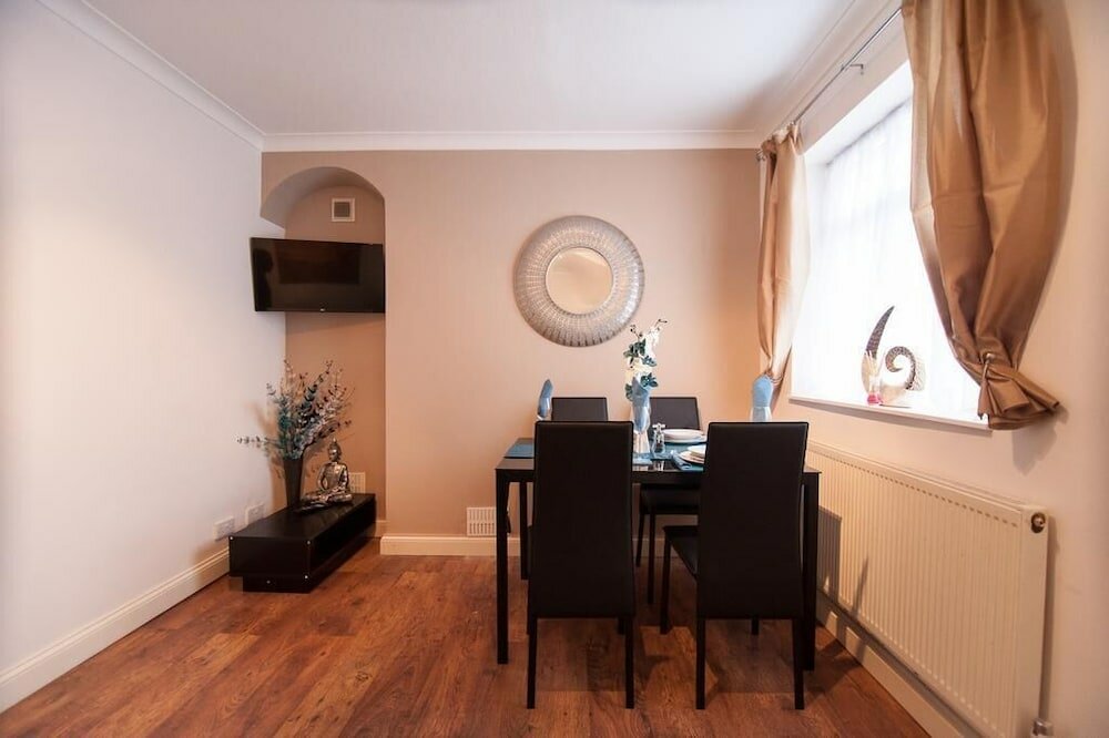 Фото Courthouse Apartments