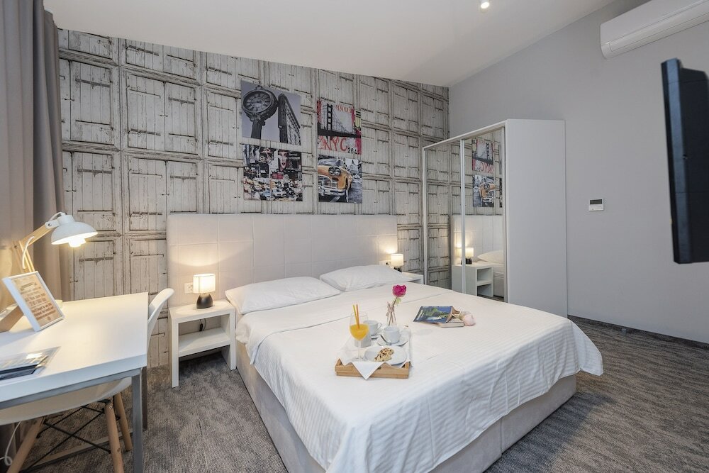 Фото Downtown Boutique Hostel