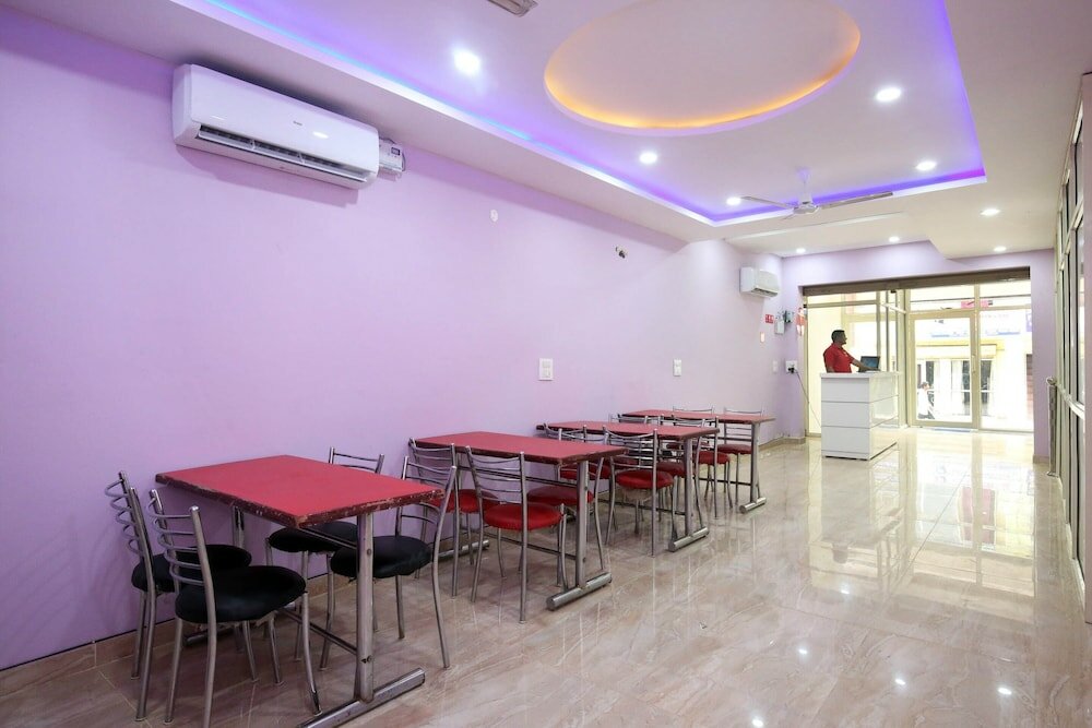 Фото Oyo 9254 The Platinum