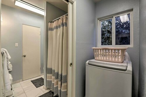Гостиница Great Bay Area Home, 12 Mi to Downtown San Jose! в Саннивейле