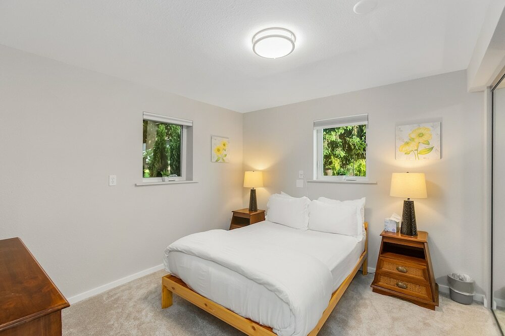 Фото Seaside Nest Perched on the Hills