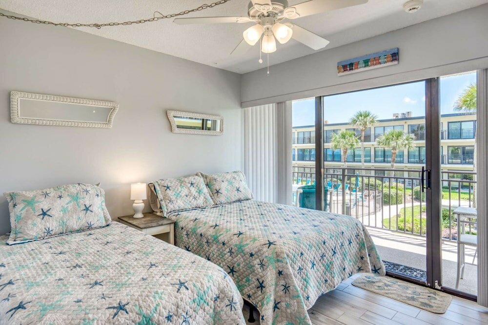 Фото Crescent Beach Condos