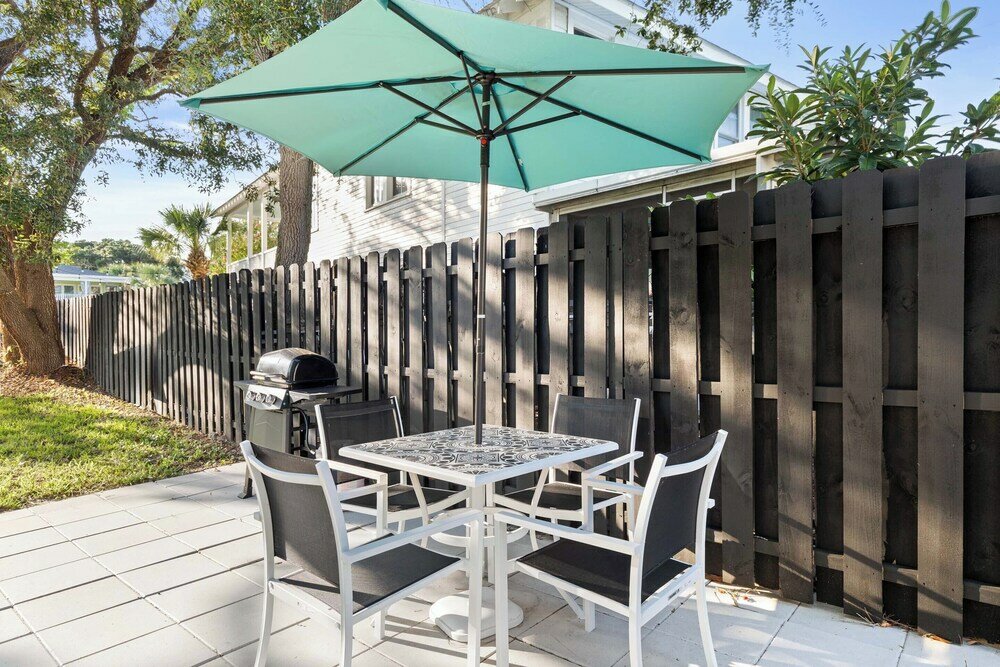 Фото Ebb and Flow Apartment House