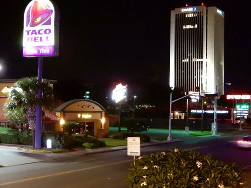 Гостиница Fiesta Inn McAllen в Мак-Аллене