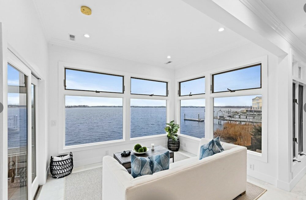 Фото Monmouth Beach 4br Villa on the Water