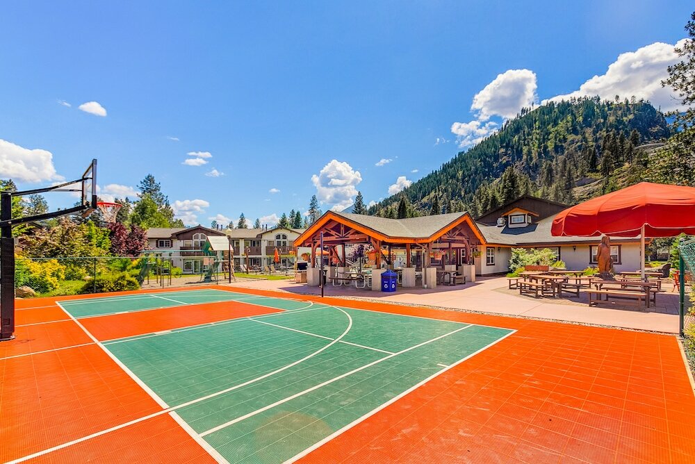 Фото Dasha's Snowboard Track - Icicle Village