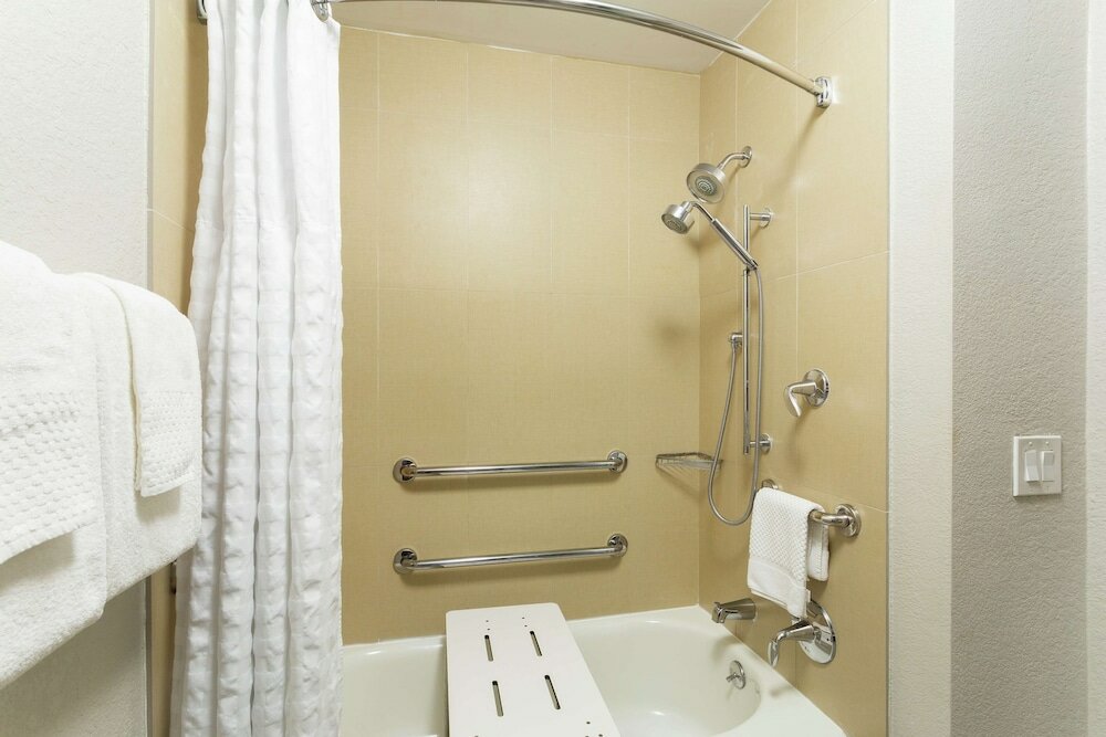 Фото DoubleTree by Hilton Hotel Orlando East - Ucf Area