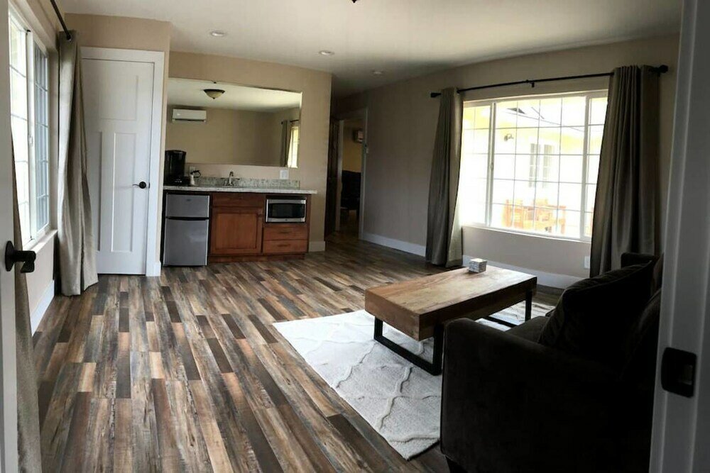 Фото Wine Suite at Rellik House. Winery & Alpaca Farm