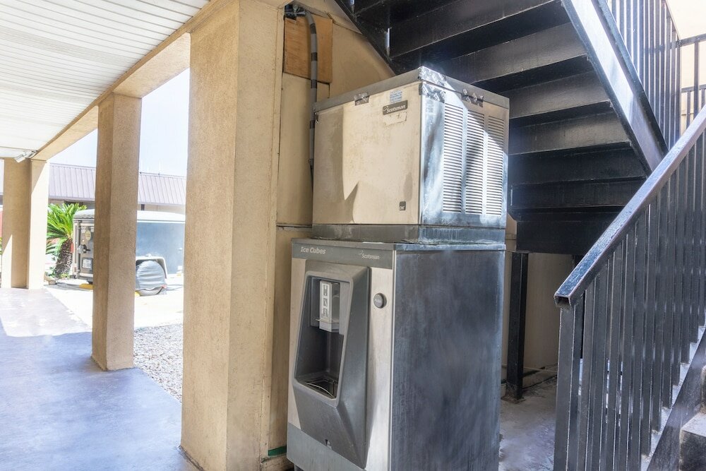 Фото Oyo Inn & Suites Medical Center San Antonio