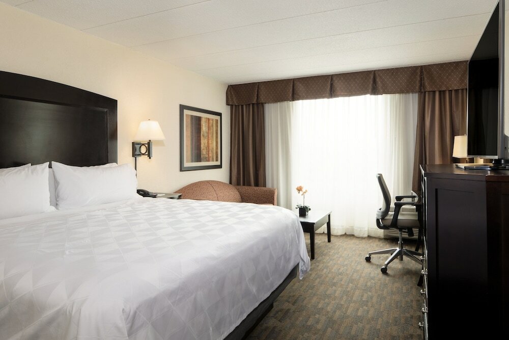 Фото Holiday Inn Hotel & Suites Charleston West, an Ihg Hotel