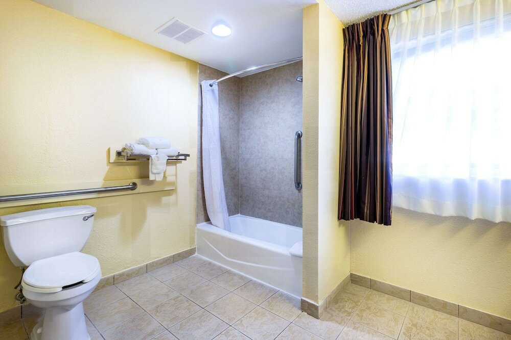 Фото Quality Suites Orlando - Convention Center Area